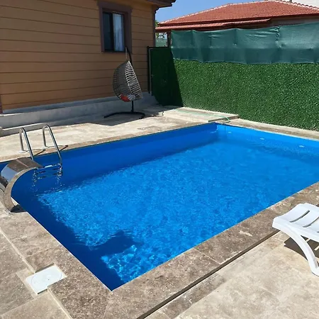 Kandira Villam Villa *