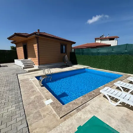 Kandira Villam